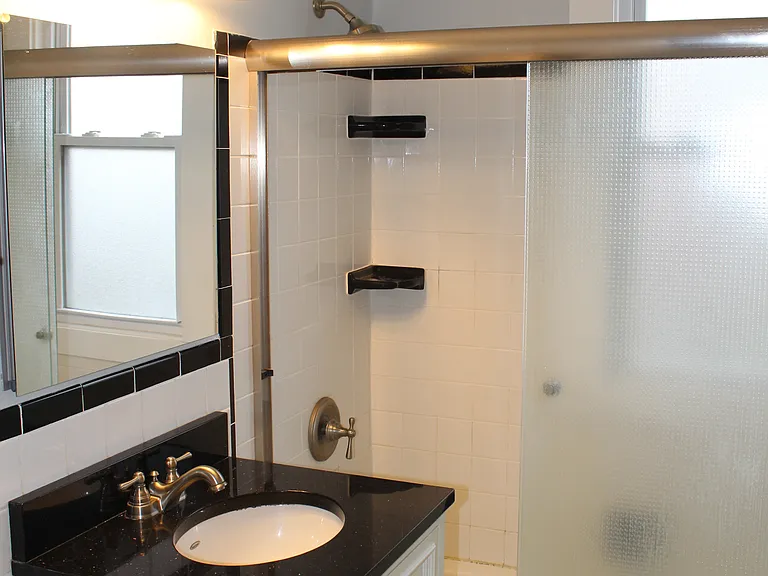 888 Farmington Ave #D — Photo 15