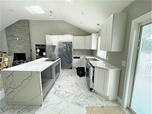 2nd image of 35 Fisher St