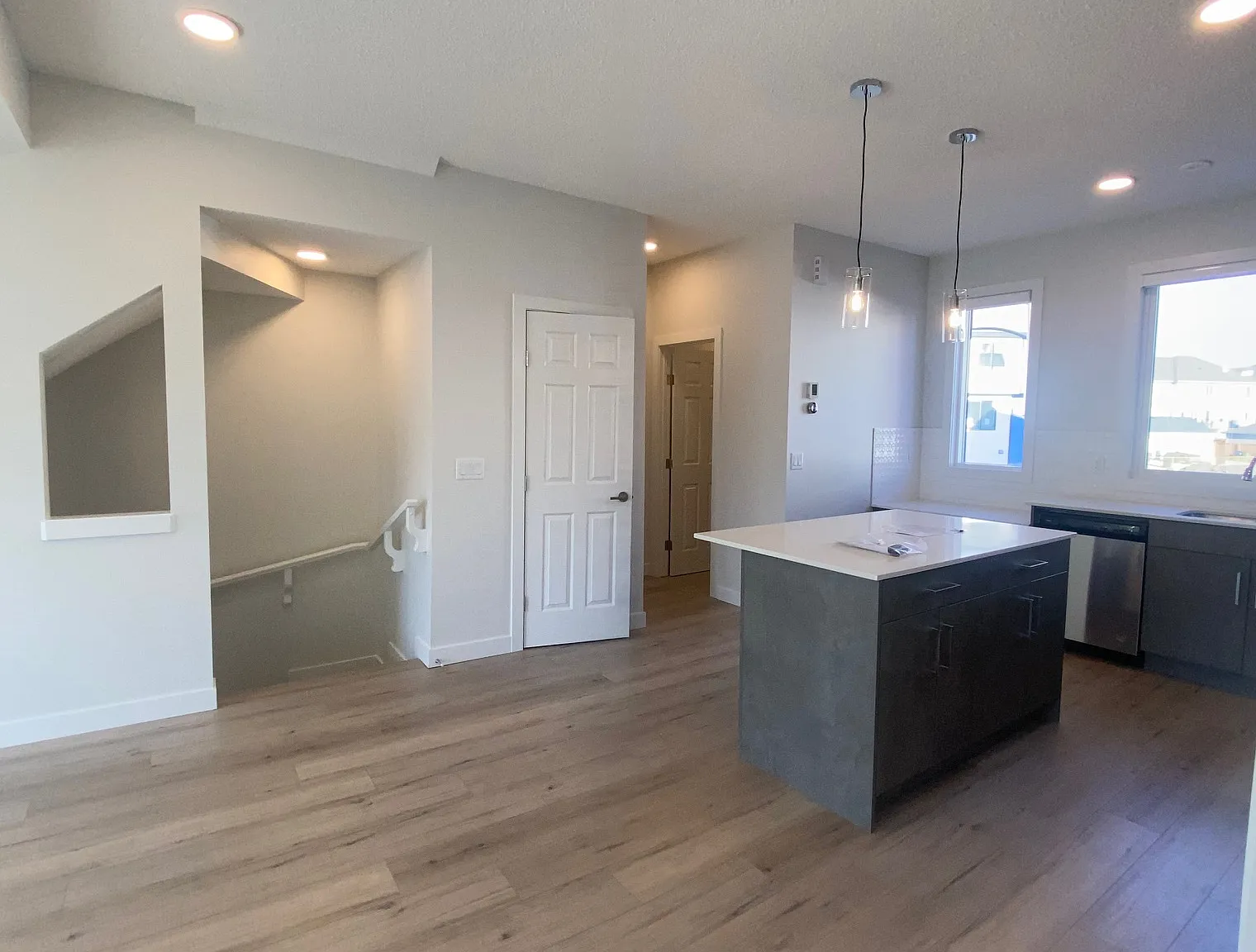 11910 35 Ave Sw - New Condition Townhouse 3 Beds 2.5 Baths + Flex Room With Window Dbl Garage In ... — Photo 4