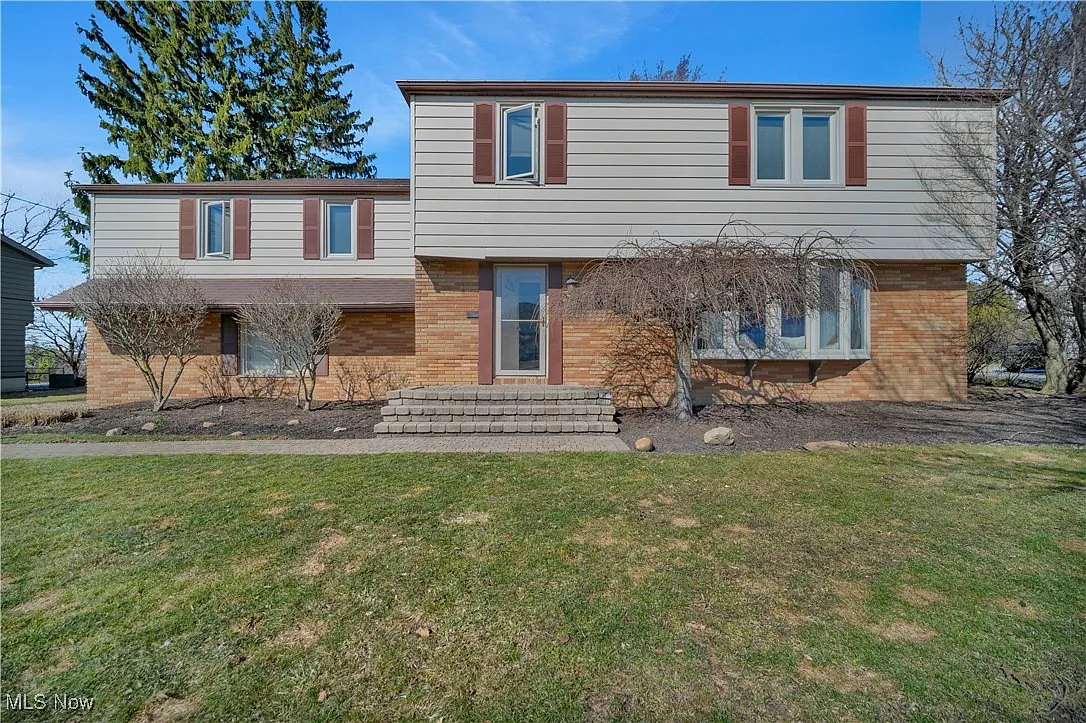 24885 Penshurst Dr photo 1