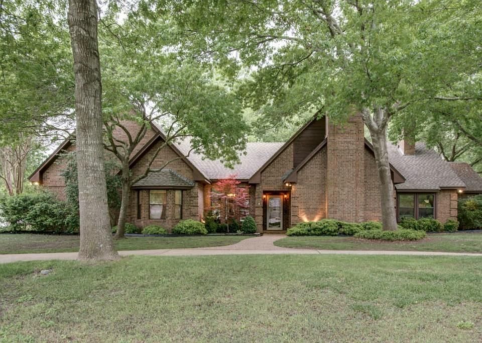 1st image of 500 Hackberry Dr