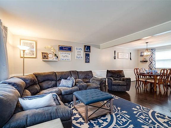 5th image of 9532 Springwater Ln