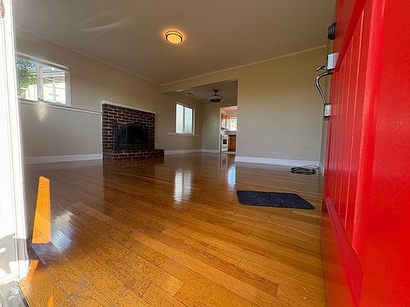2nd image of 1600 Chanticleer Ave