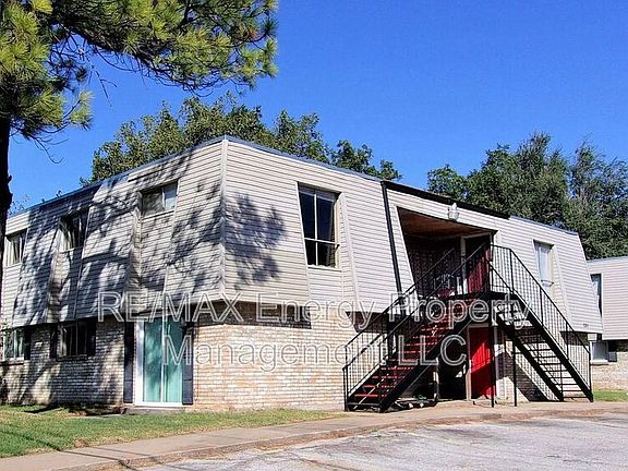 3rd image of 7305 Melrose Ln APT A