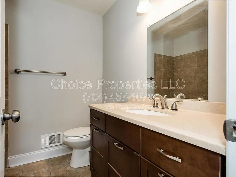 6827 Woodstream Dr — Photo 12
