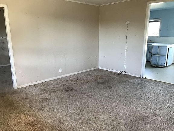 3rd image of 393 Childs Ave