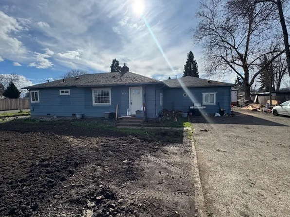 685 Beall Ln, Medford, OR 97502