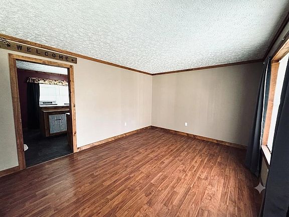 5th image of 297 Oak St
