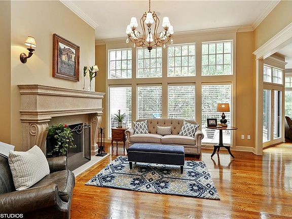 4th image of 11005 W 141st St