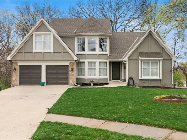 15601 Maple St, Overland Park, KS 66223