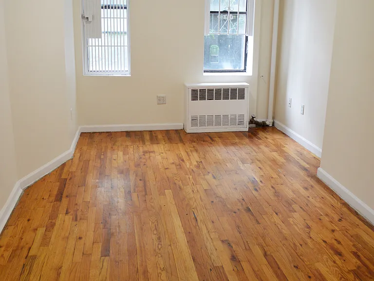 324 E 6th St #1 — Photo 7