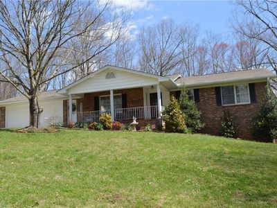 618 Knollwood Dr, Mount Airy, NC, 27030