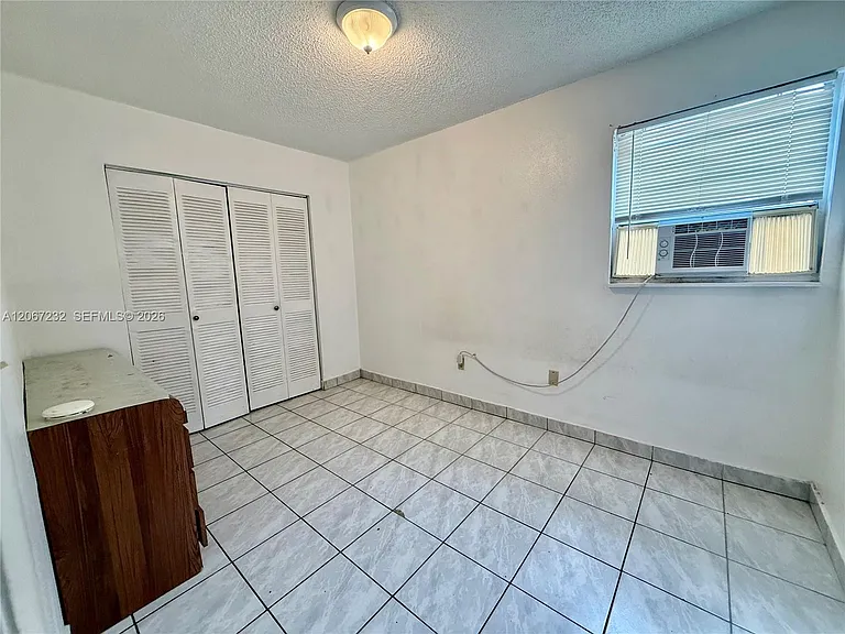 718 SW 11th Ave #6 — Photo 6