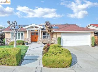 11 Valley Dr, Pittsburg, CA 94565