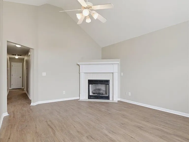 305 Links View Dr — Photo 3