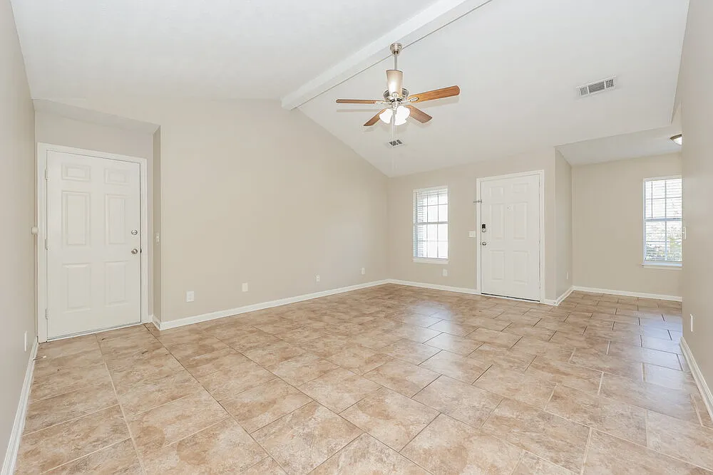 3 bed, 2.0 bath, 1200 sqft, $1,770 — Photo 3