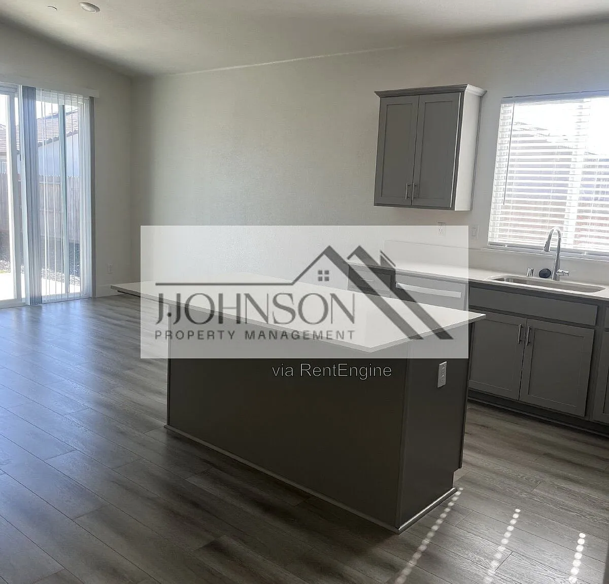 4 bed, 3.0 bath, 1900 sqft, $2,900 — Photo 3