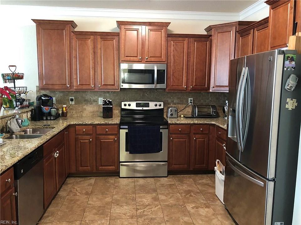 2nd image of 437 Autumn Green Ln