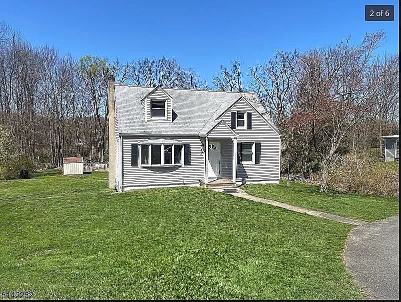 2nd image of 820 Main Rd