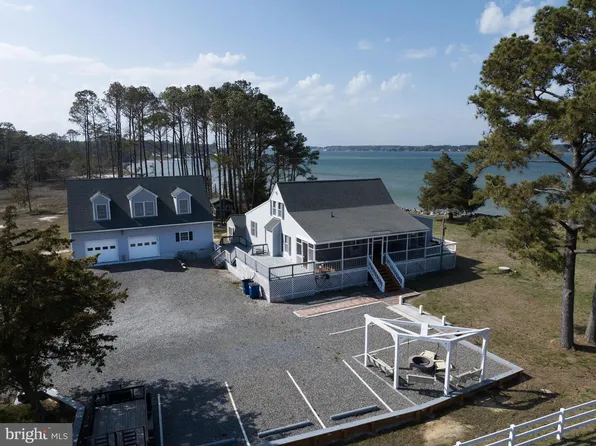 1887 Point Breeze Rd, Hudgins, VA 23076