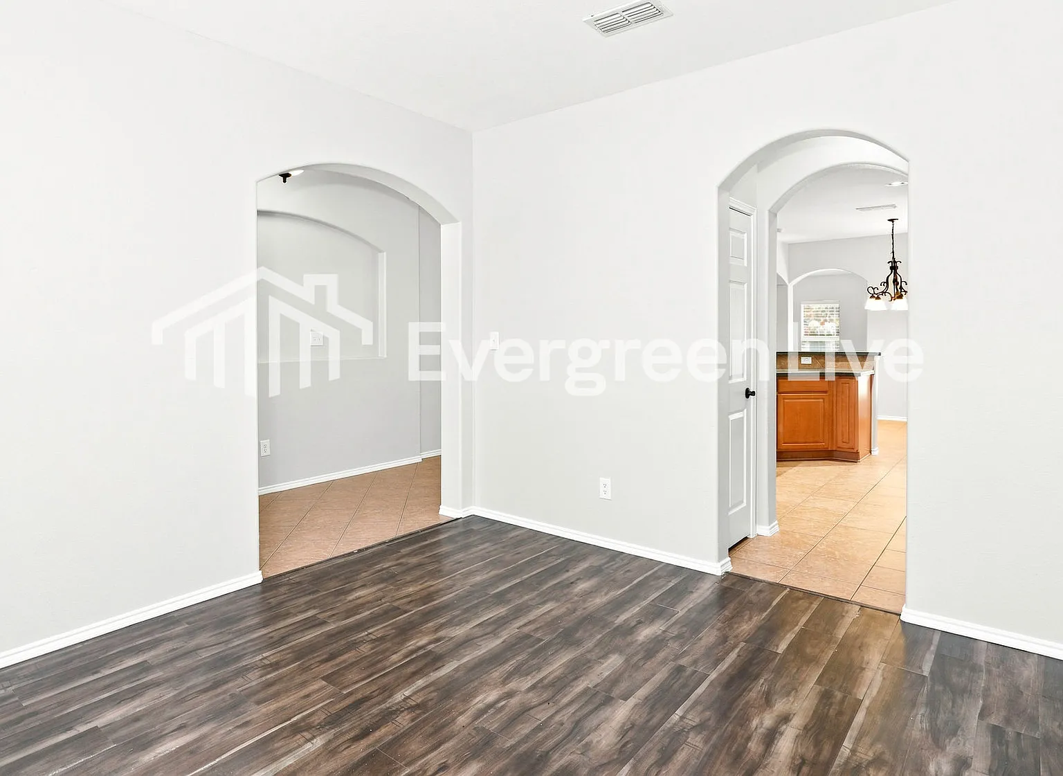 3 bed, 2.5 bath, 2516 sqft, $2,445 — Photo 4