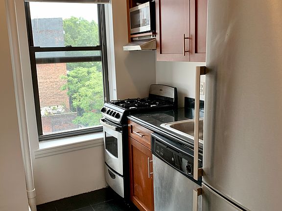 4th image of 310 E 19th St APT 18