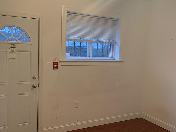 4th image of 612 N 32nd St APT 1