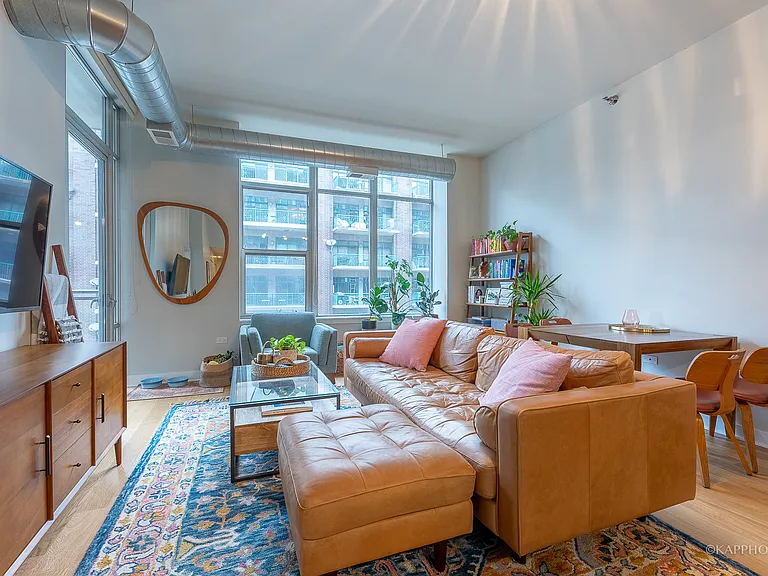 901 W Madison St #614 — Photo 3