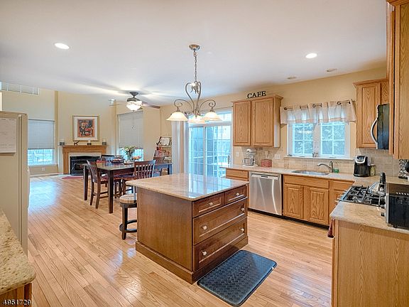 3rd image of 300 Stonehenge Dr