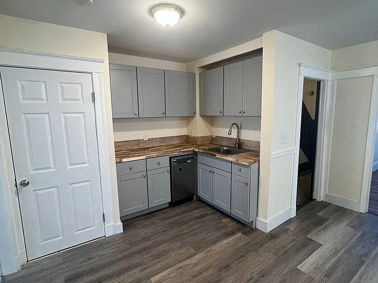 14 Park St #1 — Photo 3