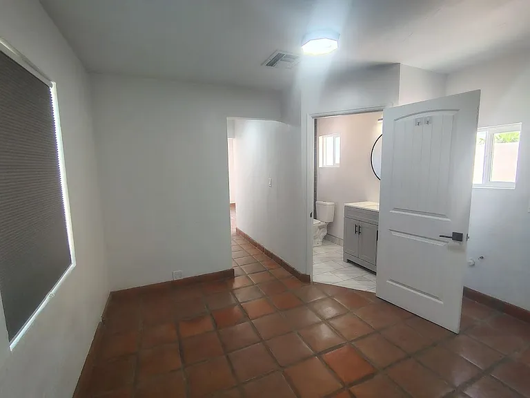 23 E Adams St — Photo 15