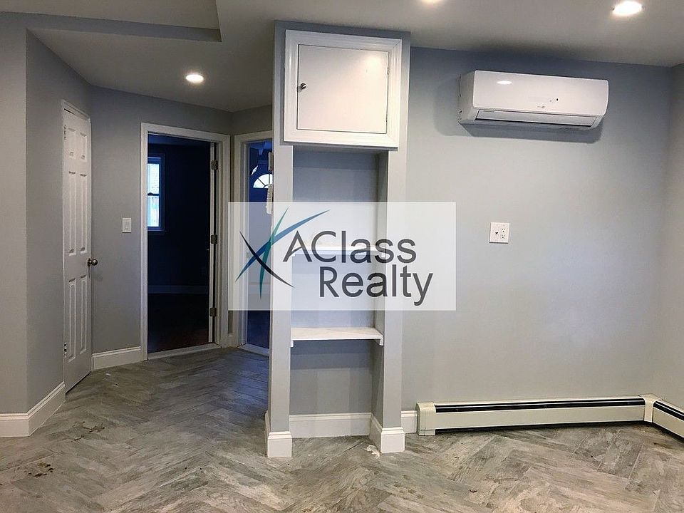 1st image of 2402 Hoyt Ave S #2
