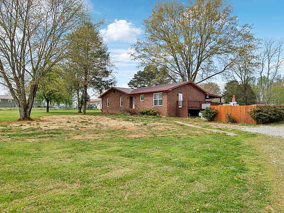 2nd image of 61 Lee Ln