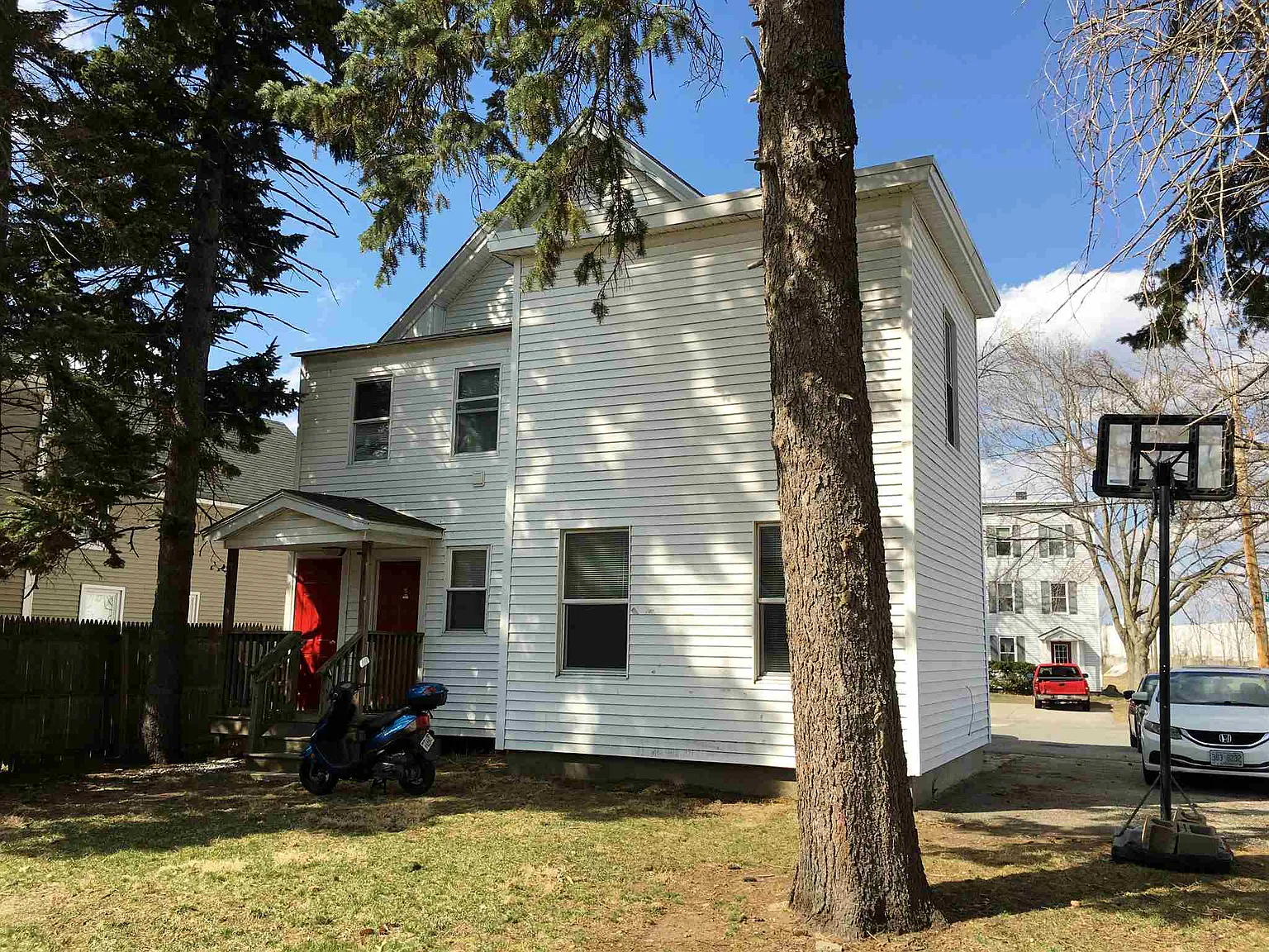 4 bed, 1.0 bath, 1100 sqft, $2,149 — Photo 2