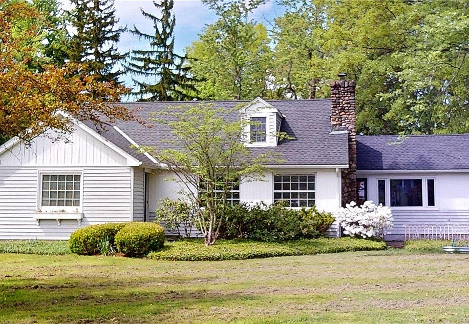 1st image of 104 Paw Paw Lake Dr