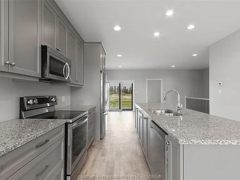 131 Grassland Grv — Photo 8