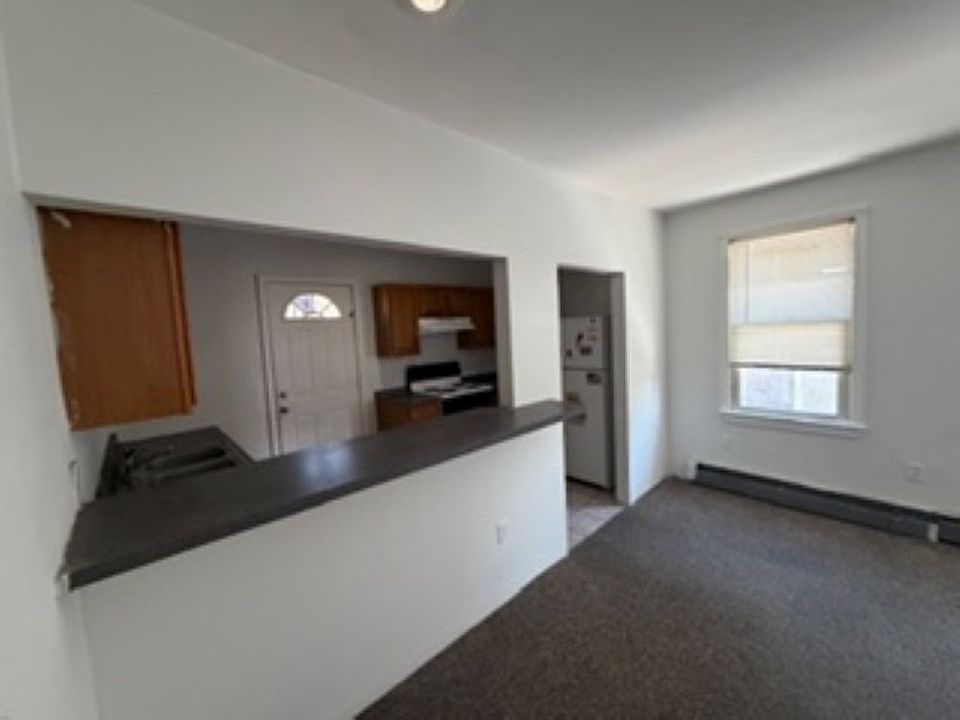 1st image of 13 Jefferson Ave #2