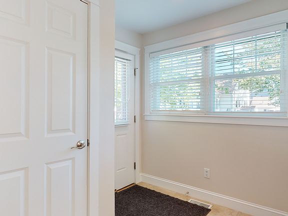 4th image of 2 Sea Rose Ln