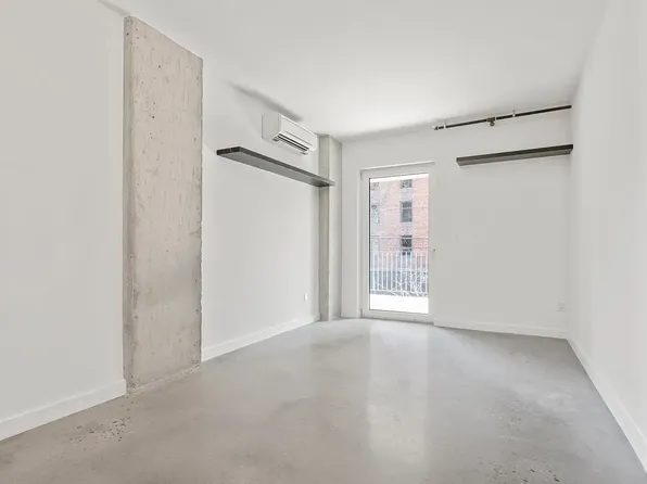 651 New York Avenue image 6 of 9