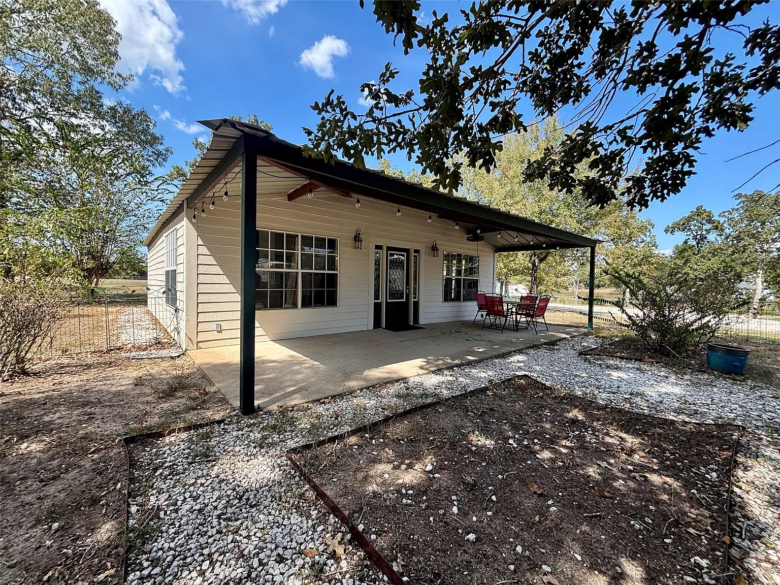 1 bed, 1.0 bath, 600 sqft, $1,200 — Photo 2