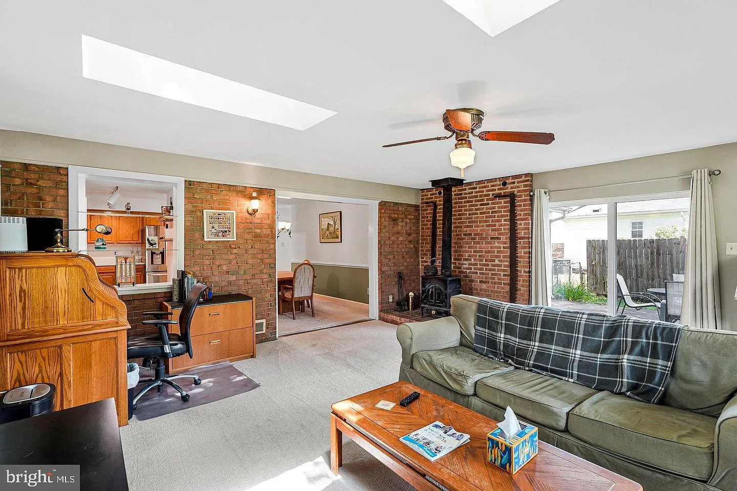 3 bed, 2.0 bath, 1616 sqft, $3,600 — Photo 3