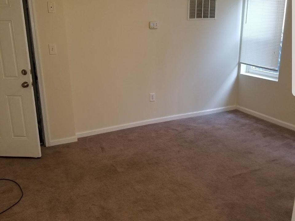 2nd image of 800 N Washington St APT 4