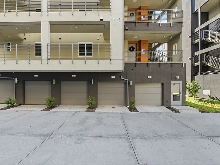 3027 Manuel St #4 — Photo 36