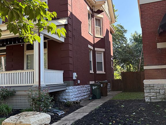 3rd image of 422 Garrard St