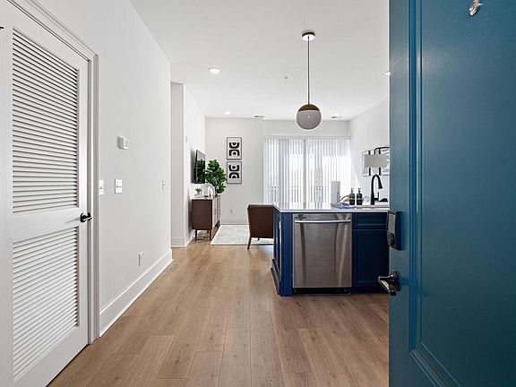 2nd image of 404 Douglas Ave #205