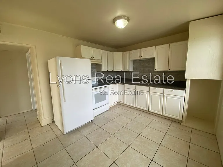8110 Howell Ave — Photo 7