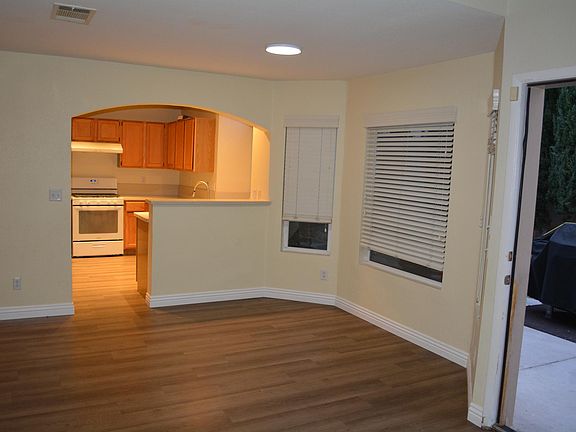 3rd image of 9505 Sierra Summit Ave