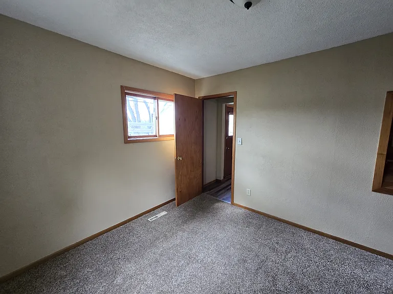 4037 Vine Ave SE — Photo 11