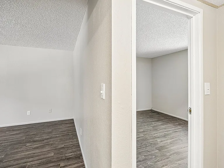 28-web-or-mls-N 23rd Ave-S0307-028