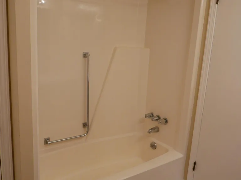 8 Bates Dr — Photo 6